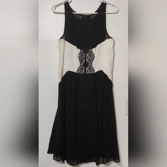 Vince Camuto size L dress - Picture 2 of 3